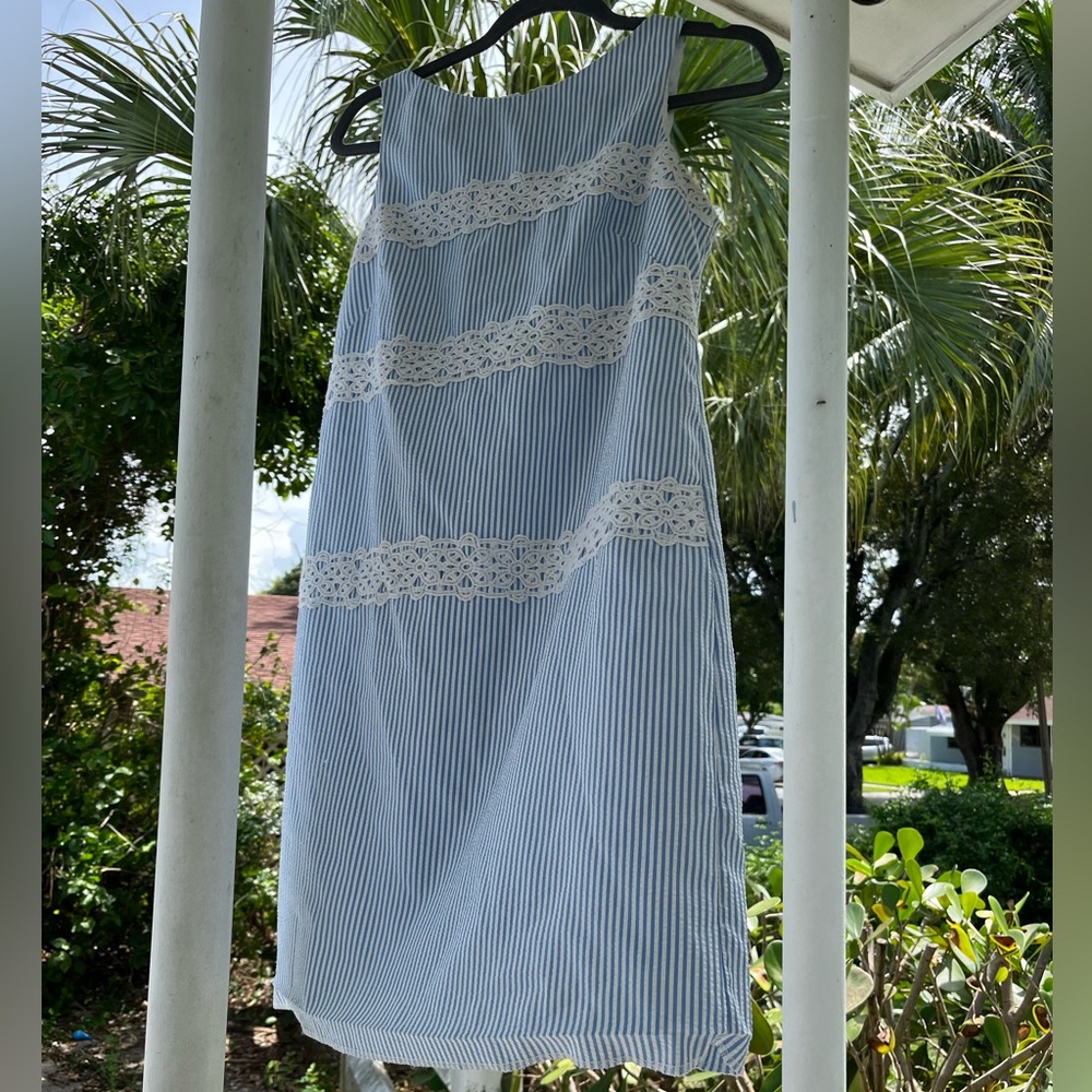 London fog size 6 blue and white stripe dress with white lace details